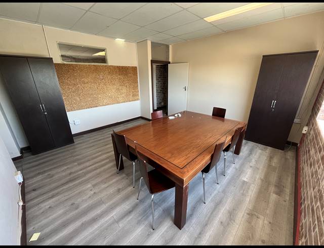 200M² OFFICE TO LET IN PARKLANDS